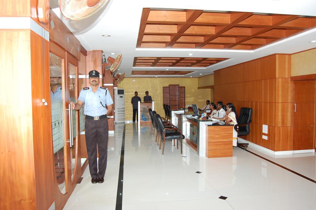 Hotel Kpm Regency Palakkad Esterno foto