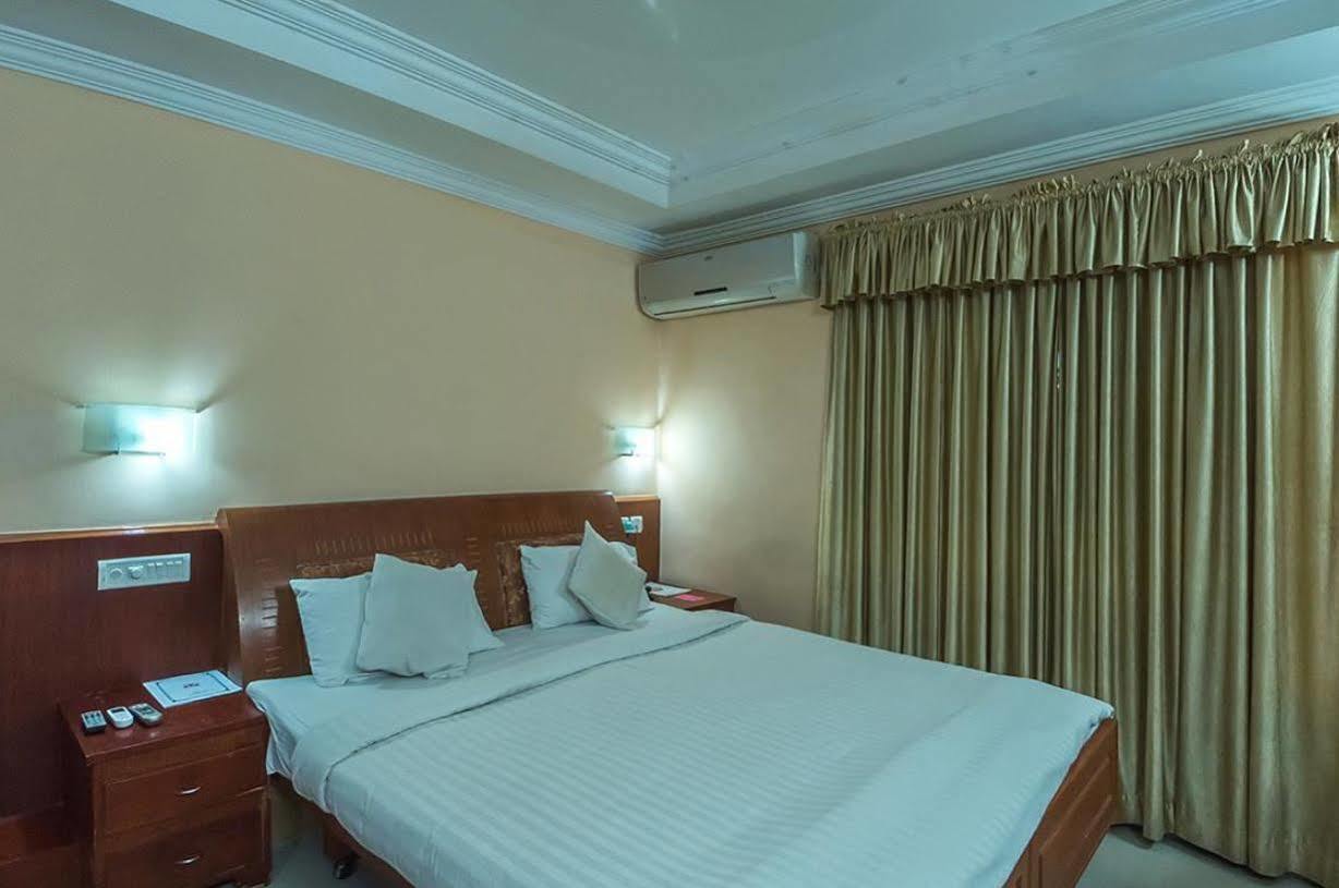 Hotel Kpm Regency Palakkad Esterno foto